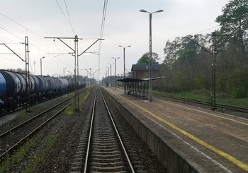 Stacja Bełchów tory peron pociąg towarowy fot. Rafał Wilgusiak